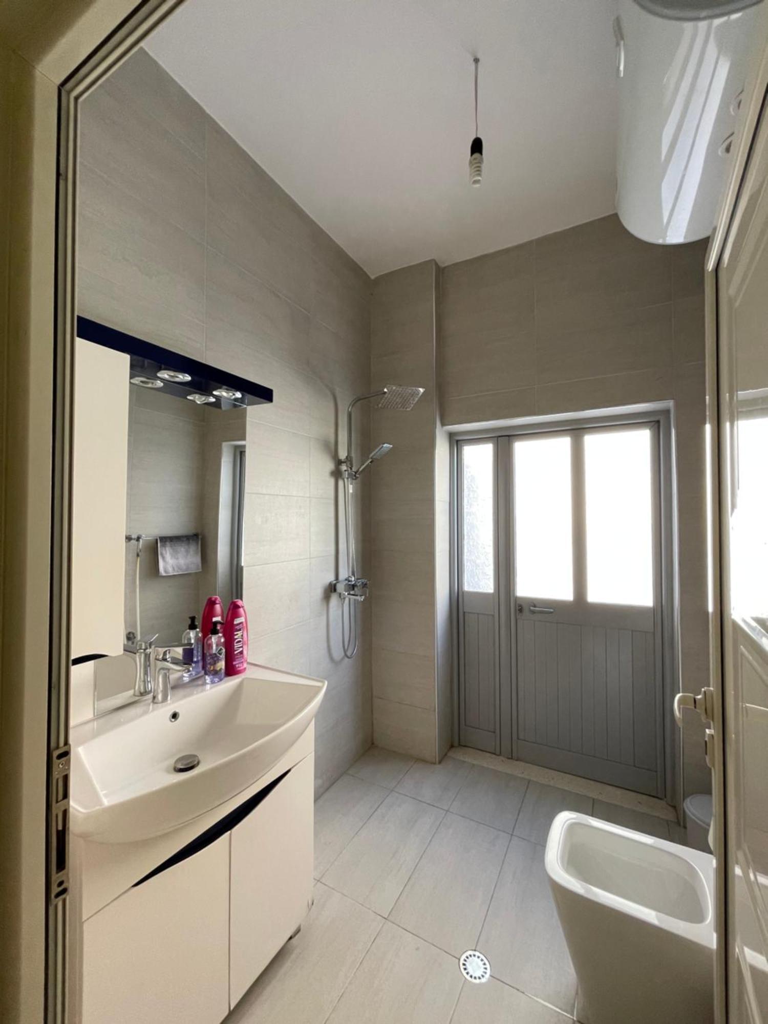New Baazar Terrace Apartment Тирана Екстериор снимка